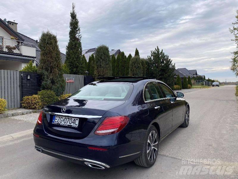 Mercedes-Benz E 300D Henkilöautot