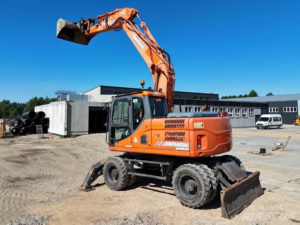 Doosan DX 140 W Pyöräkaivukoneet