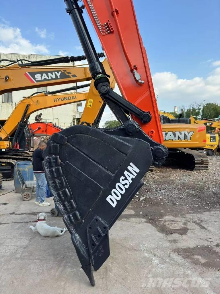 Doosan DX300 Telakaivukoneet