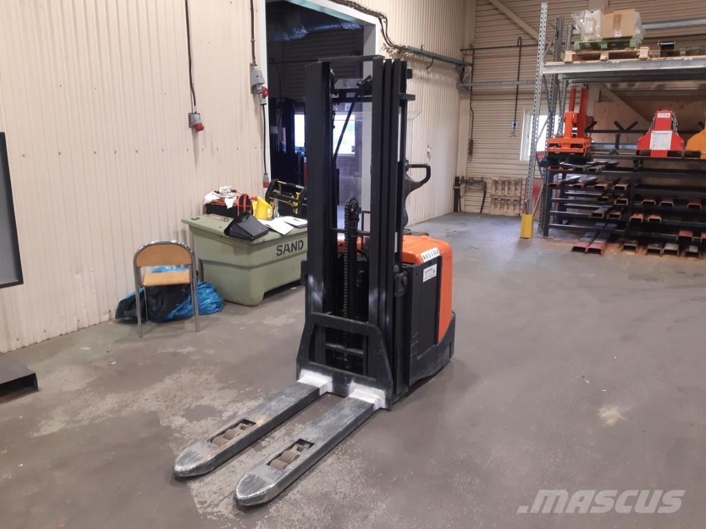 BT SPE125L Ajettavat pinoamisvaunut