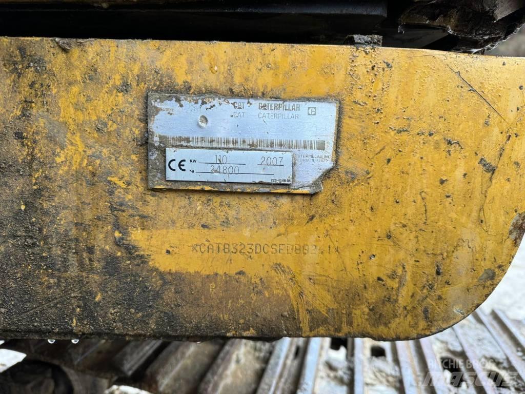 CAT 323 D Telakaivukoneet