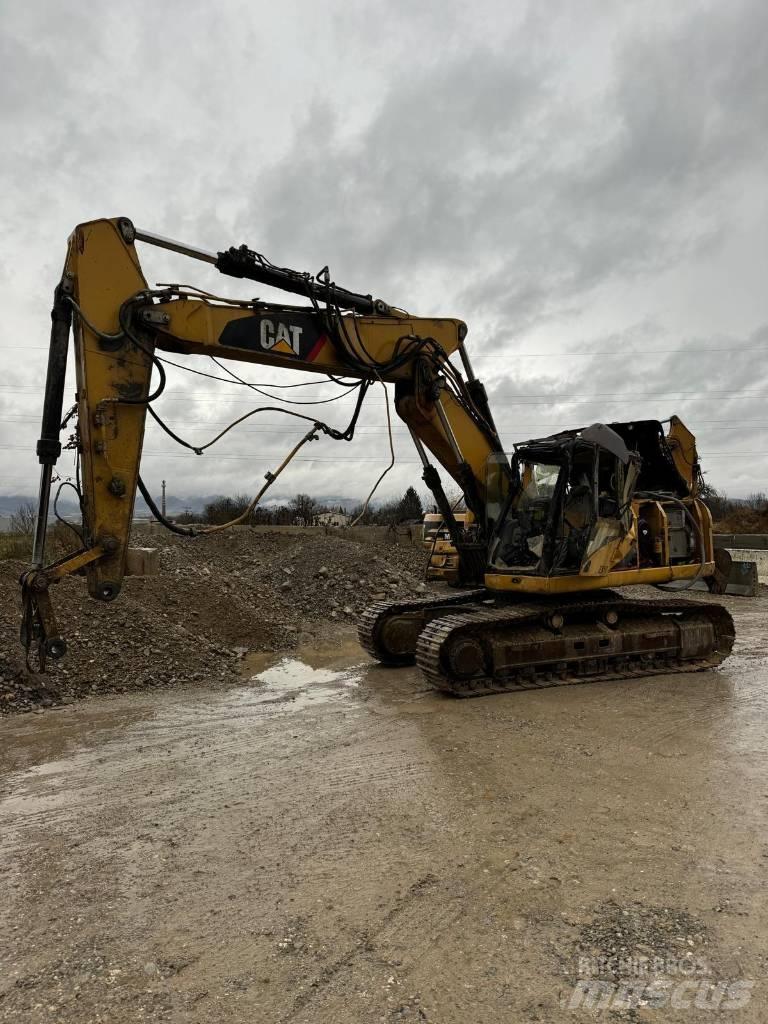 CAT 323 D Telakaivukoneet