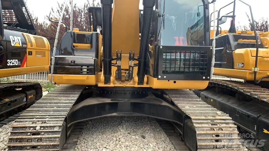 CAT 324 Telakaivukoneet