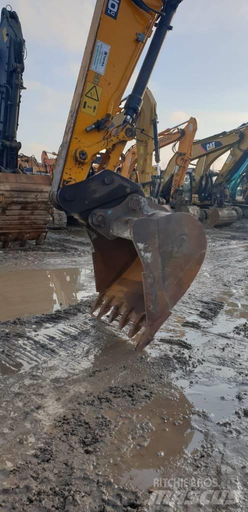 JCB JS 220 LC Telakaivukoneet