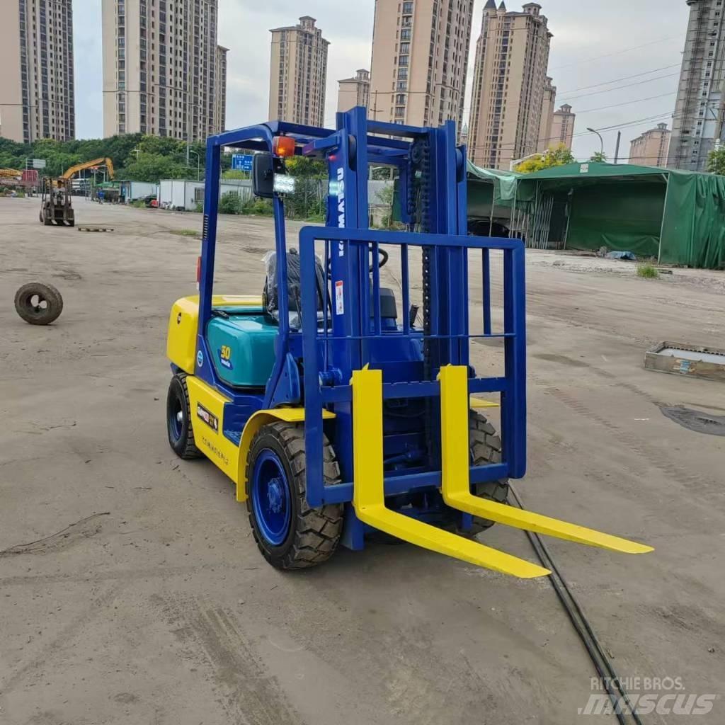 Komatsu FD 30 T-17 Dieseltrukit