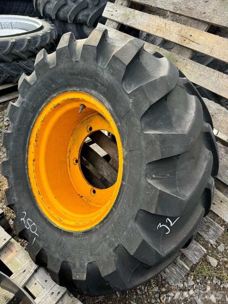 Michelin 14.5R20 Renkaat ja vanteet