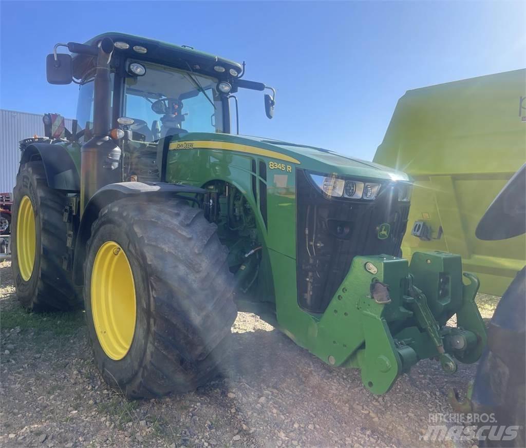 John Deere 8345 R Traktorit