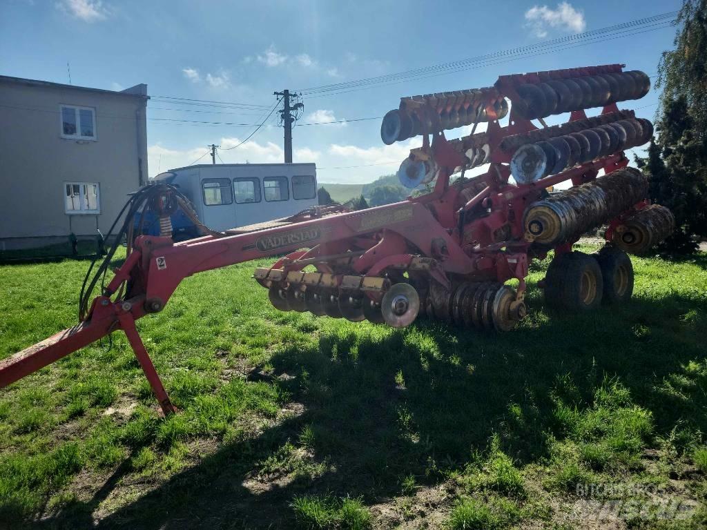 Väderstad Carrier820 Kiekkomultaimet ja lautasäkeet