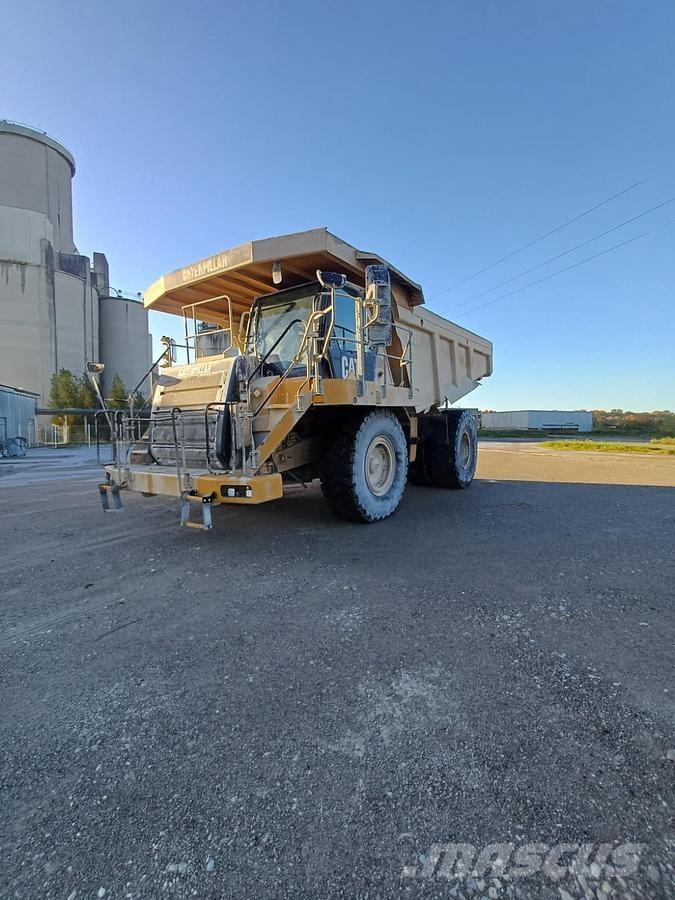 CAT 775F Maansiirtoautot