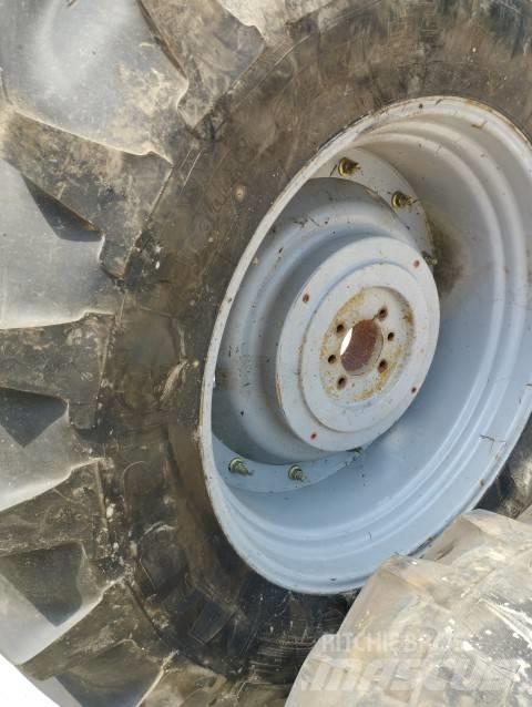 Michelin 20.8R38 Renkaat ja vanteet