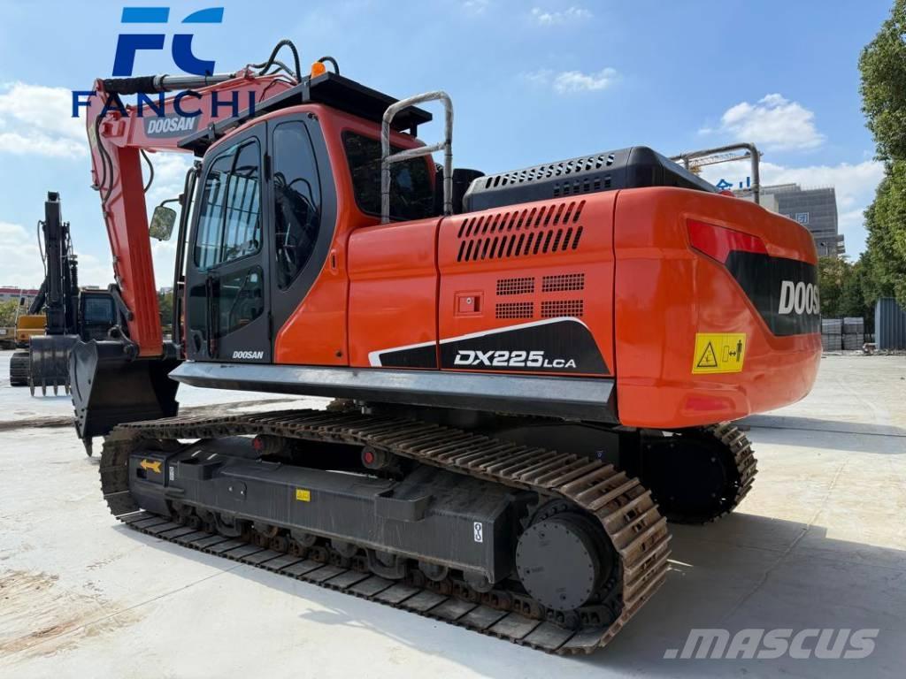 Doosan DX 225 Telakaivukoneet