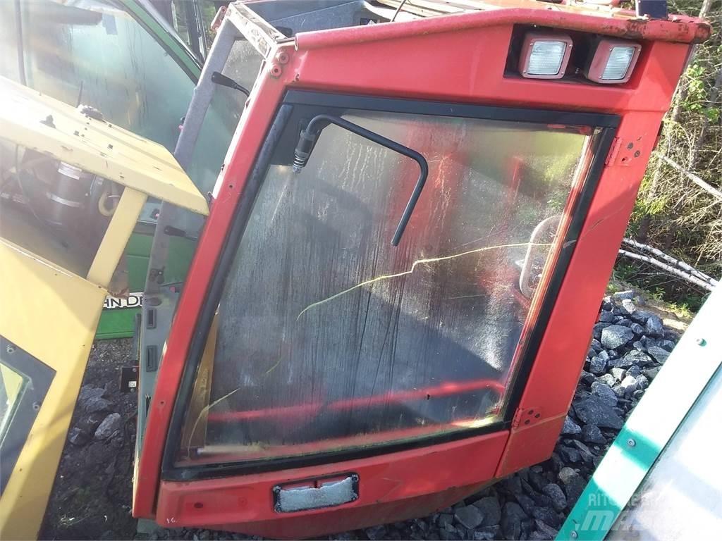 Komatsu 911.5 Ohjaamo ja sisusta