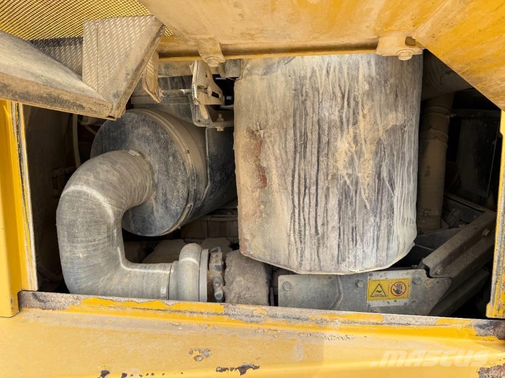 Komatsu D 155 AX-6 Telaketjupuskutraktorit