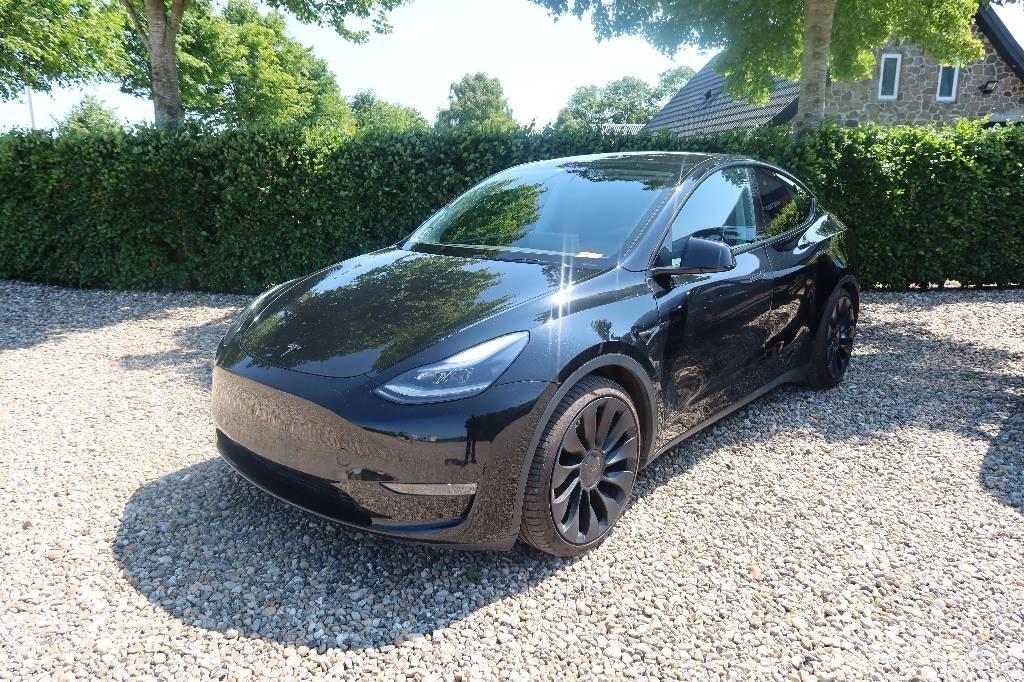 Tesla Model Y Henkilöautot