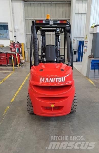 Manitou MI30D Maastotrukit