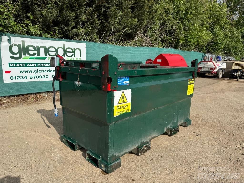 Western 500 GALLONS Polttoaine- ja lisäainesäiliöt