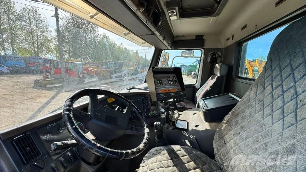 Volvo FL GUDRONATOR Bitumin levittäjät