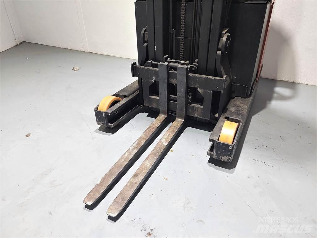 BT RRE 160 Työntömastotrukit