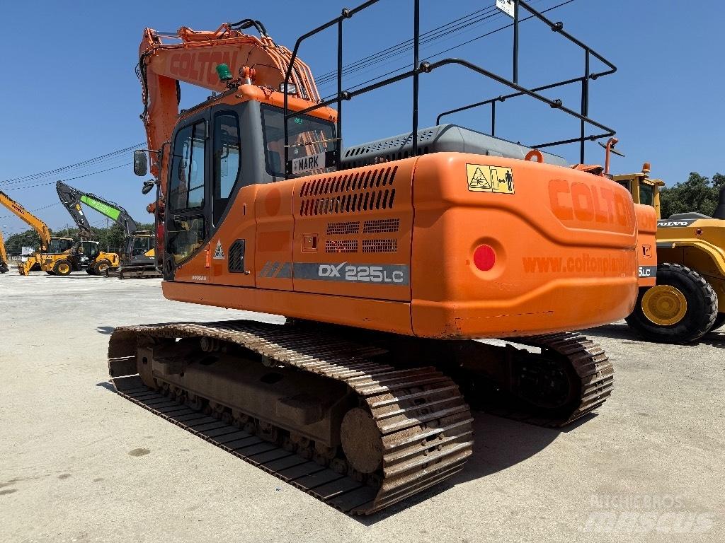  Dossan DX 225LC 3 Telakaivukoneet