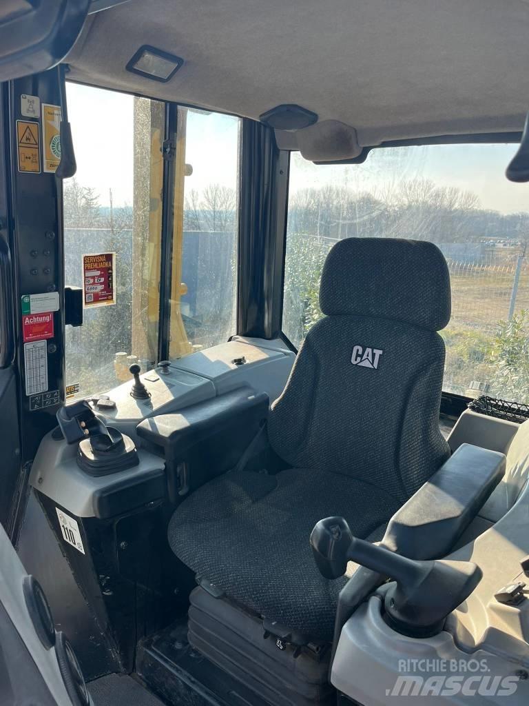 CAT D 6 N XL Telaketjupuskutraktorit