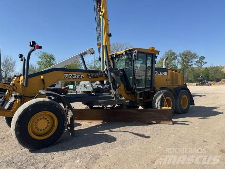 John Deere 772GP Tiehöylät