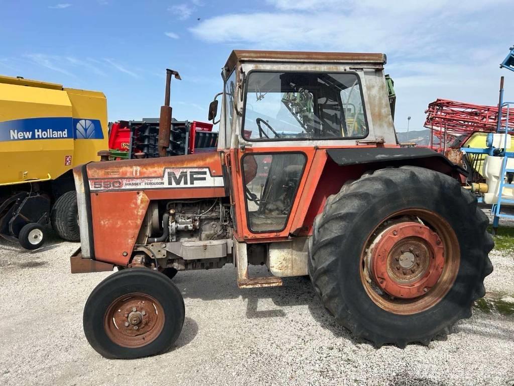 Massey Ferguson 590 Traktorit
