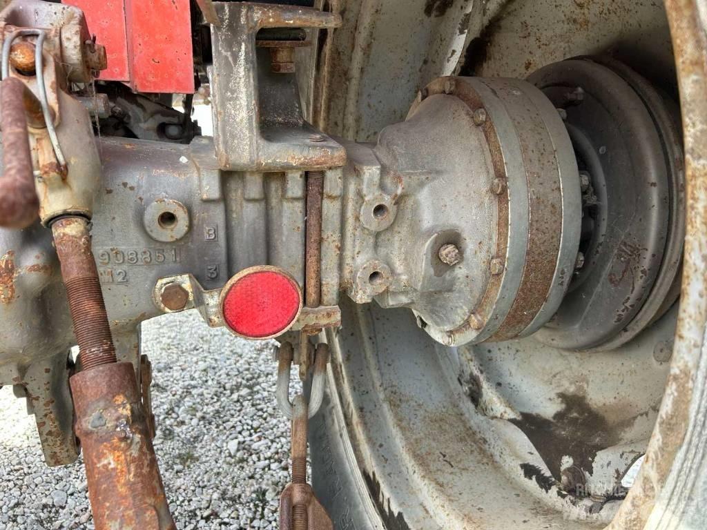 Massey Ferguson 590 Traktorit