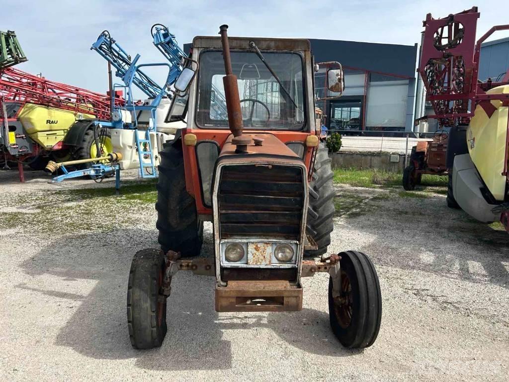 Massey Ferguson 590 Traktorit