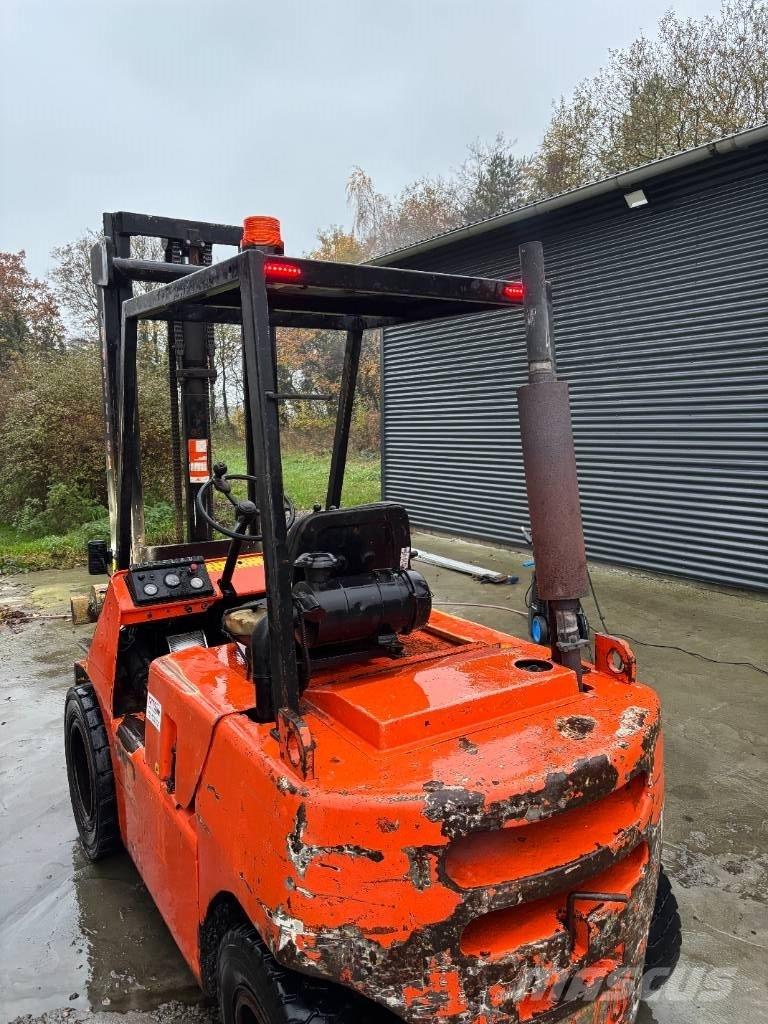 Jelau truck Dieseltrukit