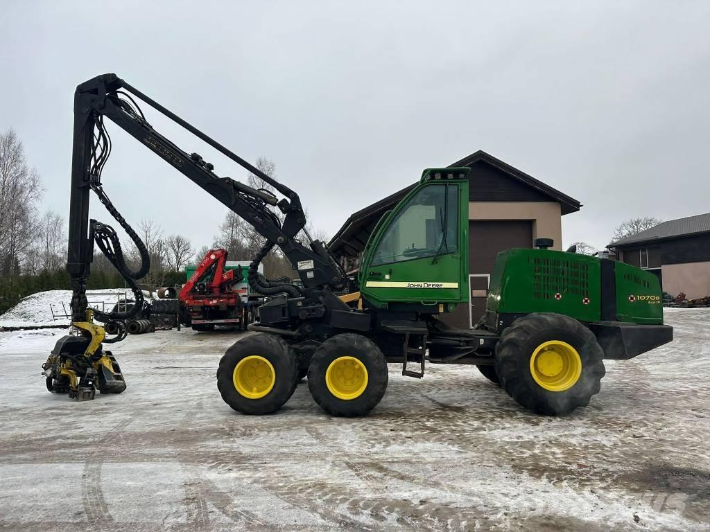 John Deere 1070 D Harvesterit