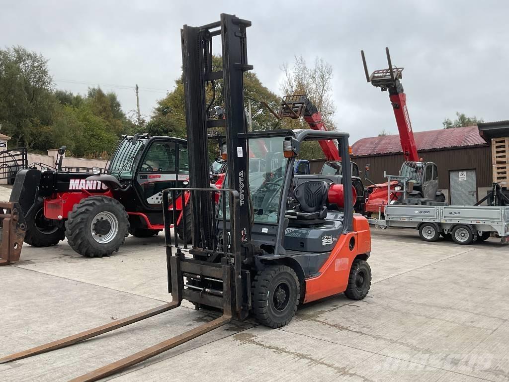 Toyota 02-8 FGF 25 Nestekaasutrukit