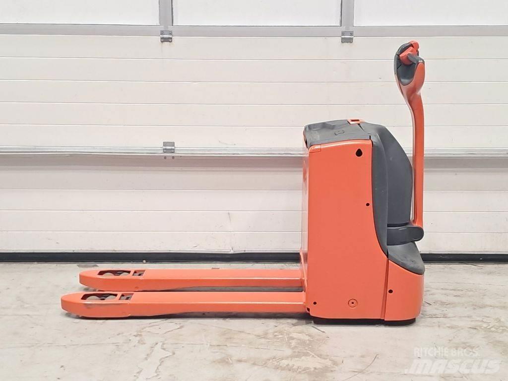Linde T16 Lavansiirtotrukit