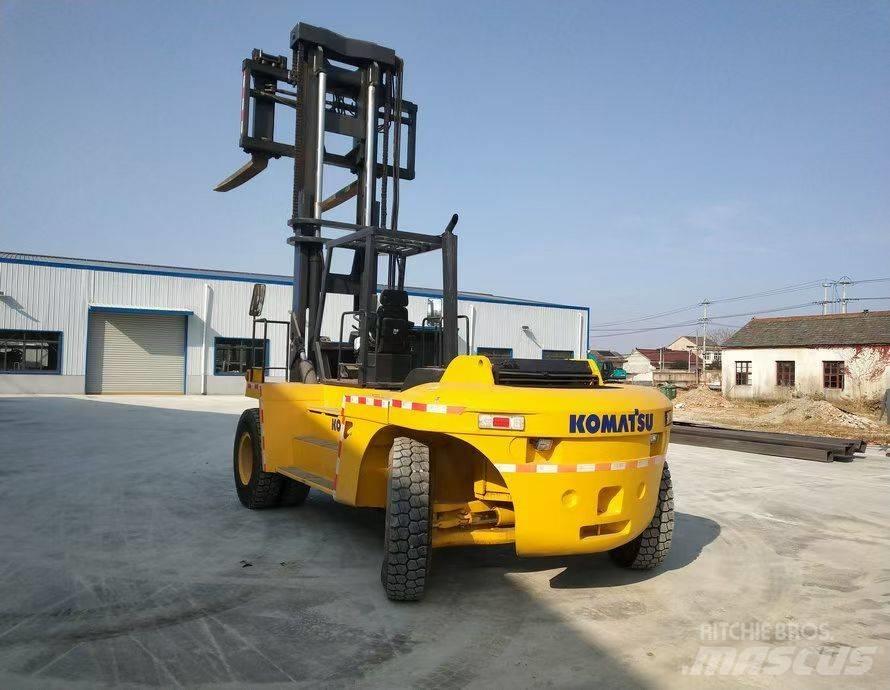 Komatsu FD200 Kurottajat