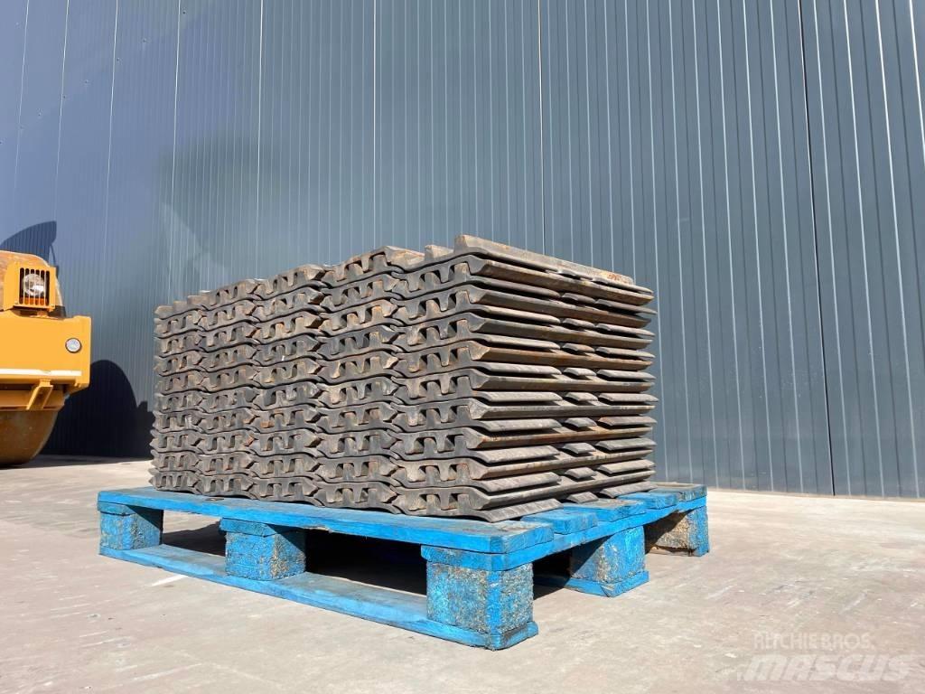 JCB JS240 Ketjut, telat ja alustat