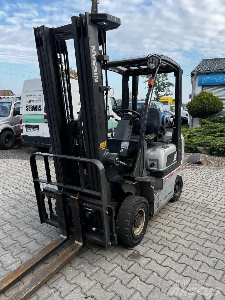 Nissan PD01A18PQ Nestekaasutrukit