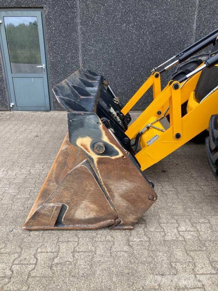JCB 4 CX Pro Kaivurikuormaajat