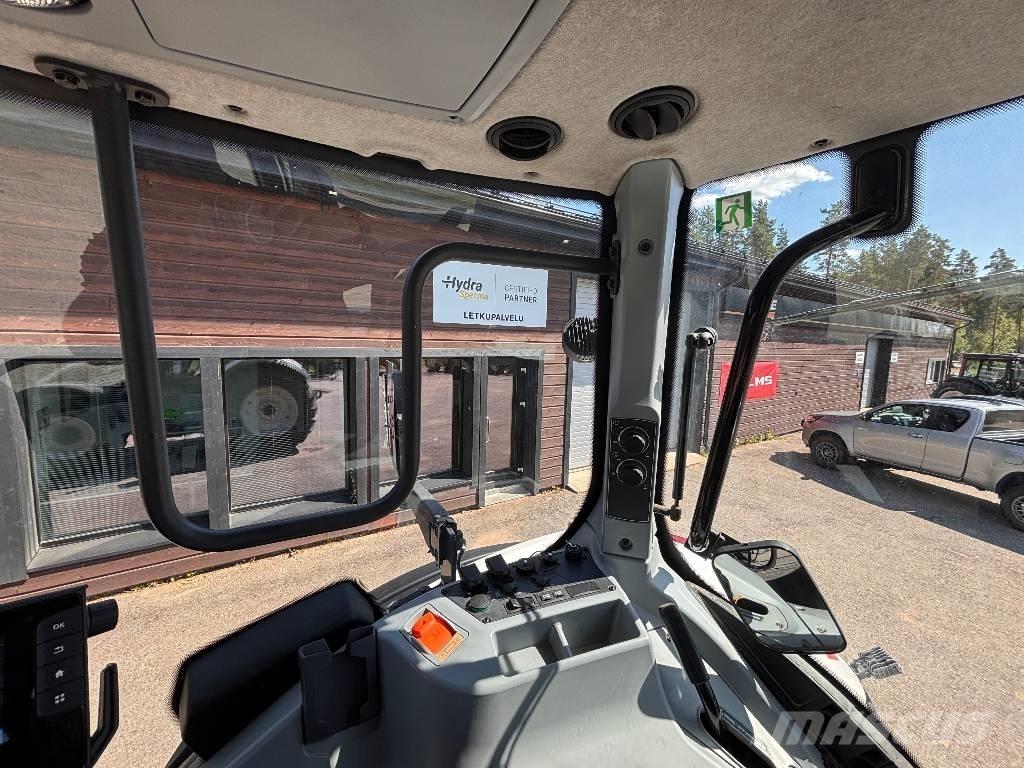 Valtra Q 305 Traktorit