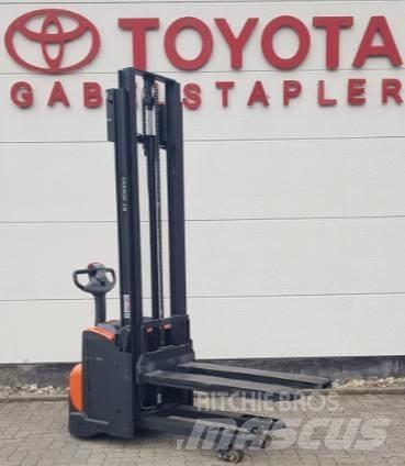 Toyota SWE120L Käyden ajettavat pinoamistrukit