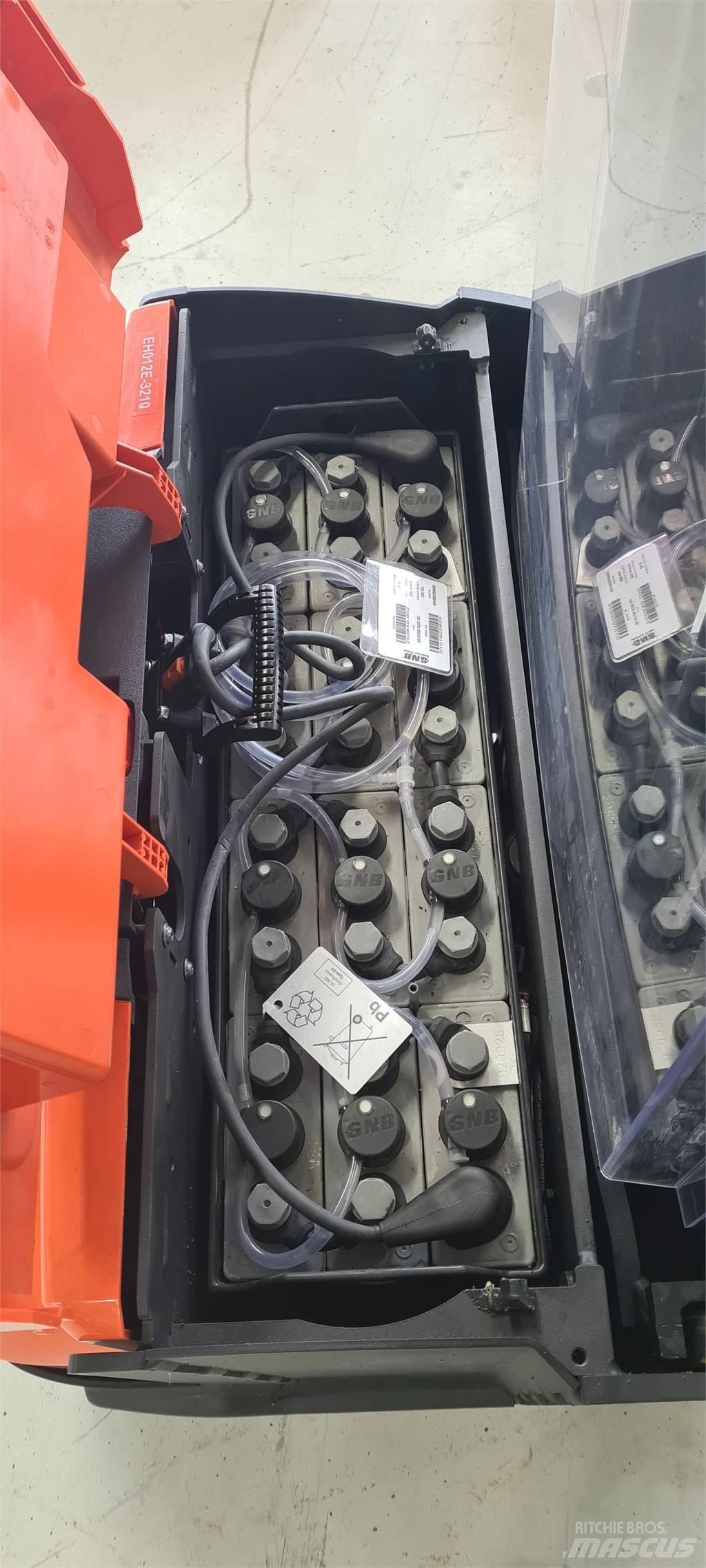 Toyota SWE120L Käyden ajettavat pinoamistrukit