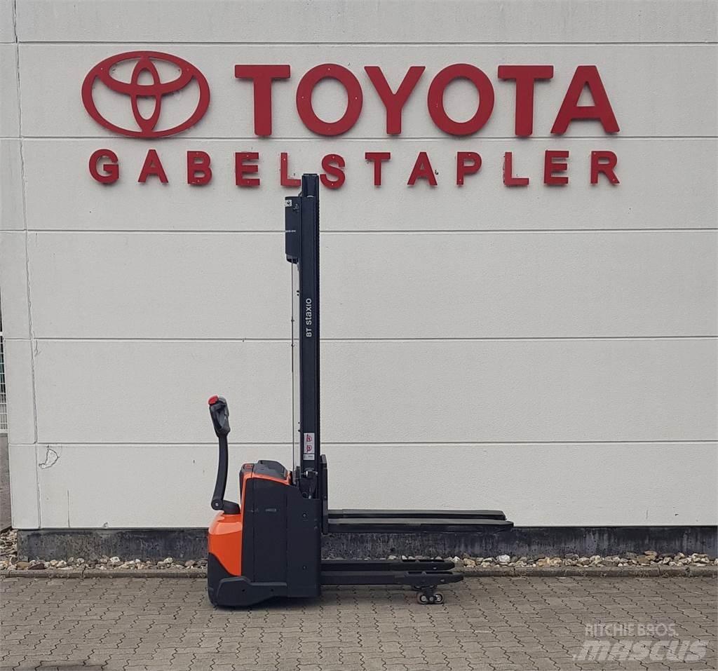 Toyota SWE120L Käyden ajettavat pinoamistrukit