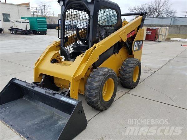 CAT 272 D Liukuohjatut kuormaajat