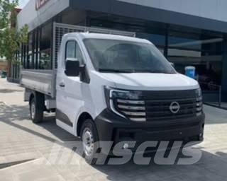 Nissan 3500 Sora- ja kippiautot