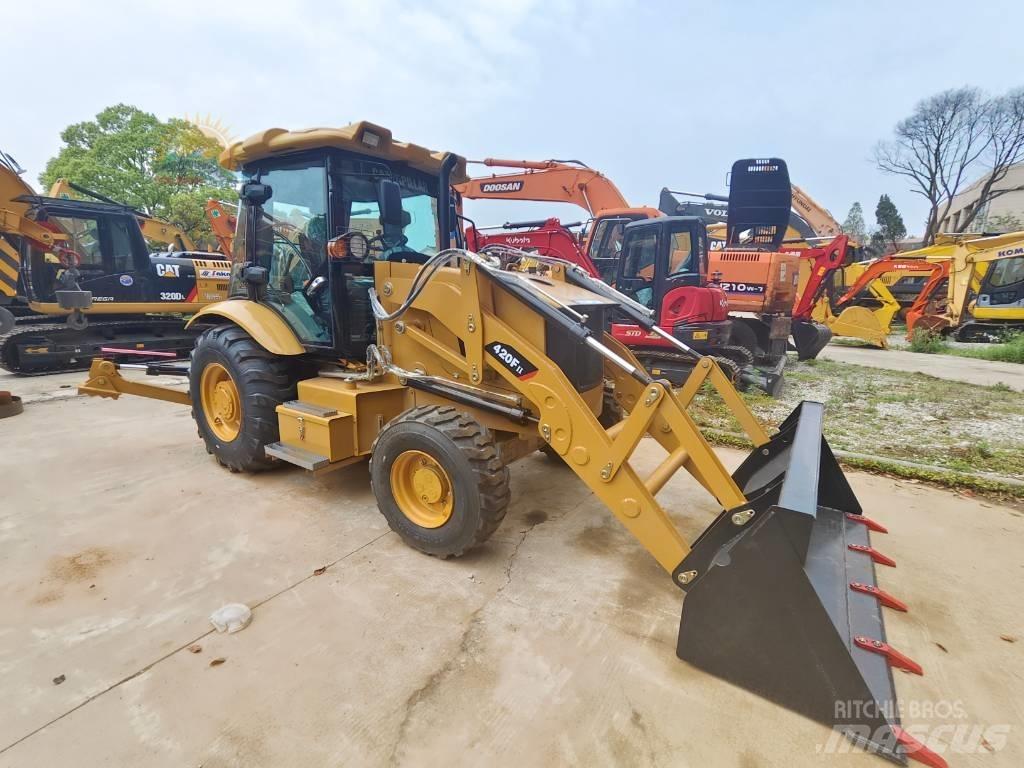 CAT 420F Kaivurikuormaajat