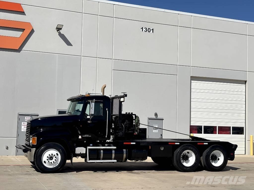 Mack CHU 613 Hinausautot