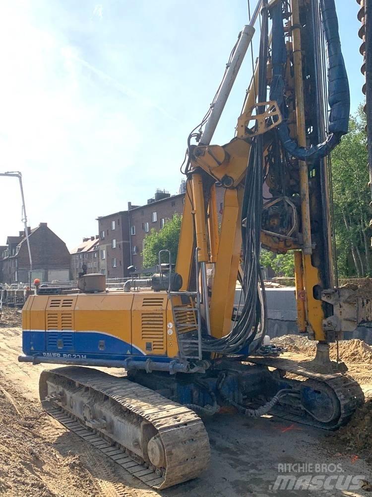 Bauer BG20H Paalutuskoneet