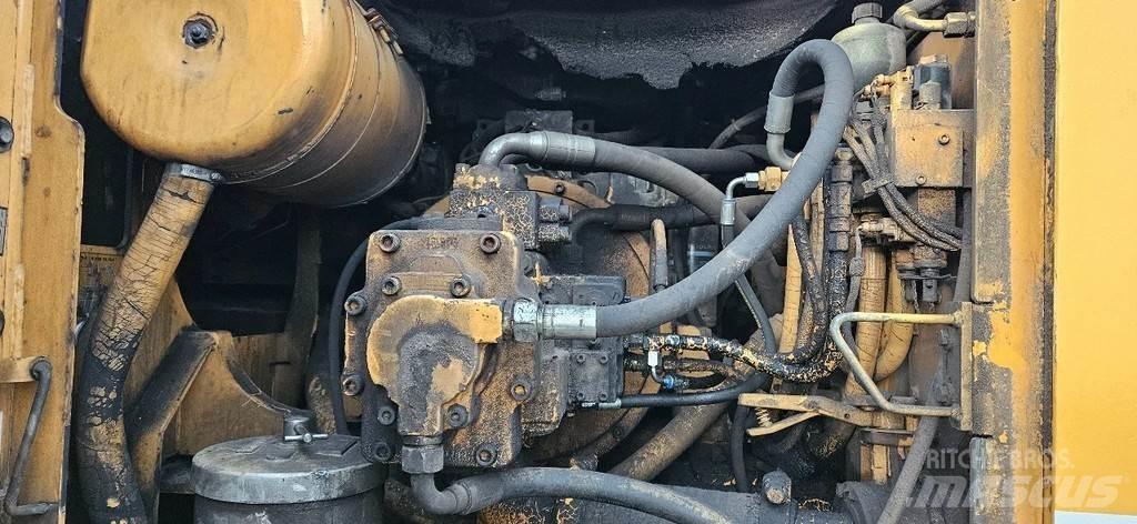 Liebherr R924 Telakaivukoneet