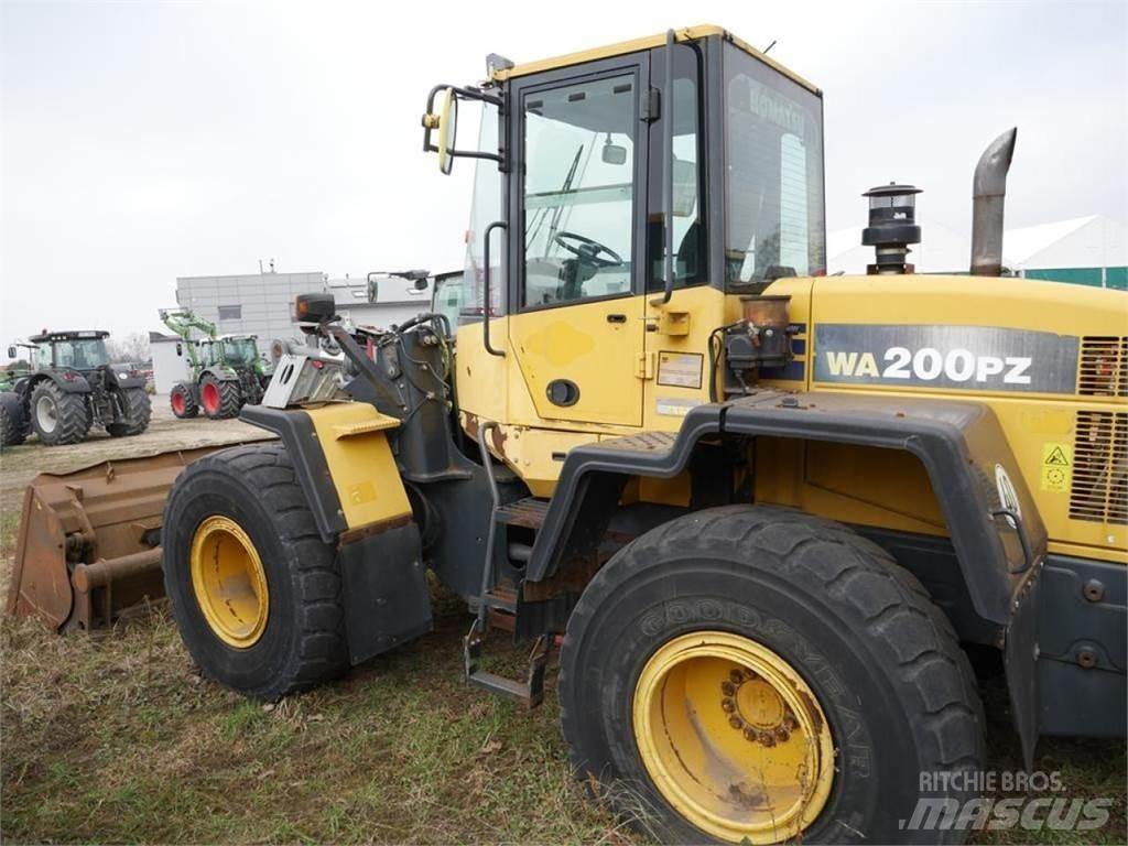 Komatsu WA 200 PZ Pyöräkuormaajat