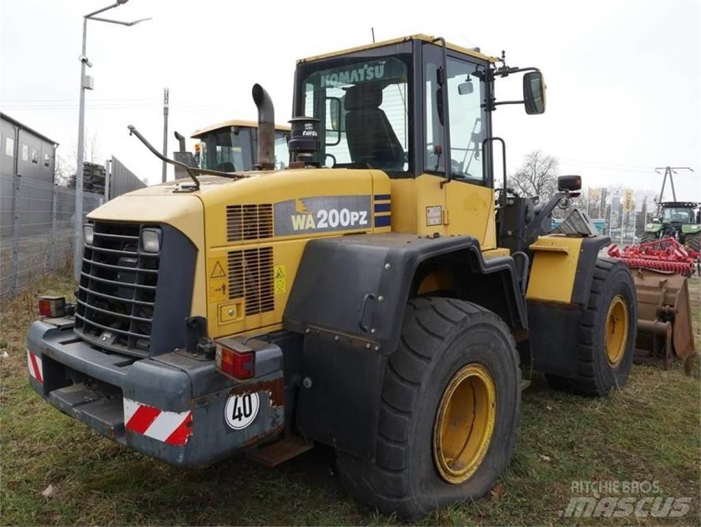 Komatsu WA 200 PZ Pyöräkuormaajat