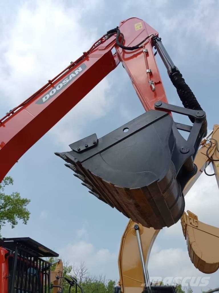 Doosan DX 225 LC-9T Telakaivukoneet