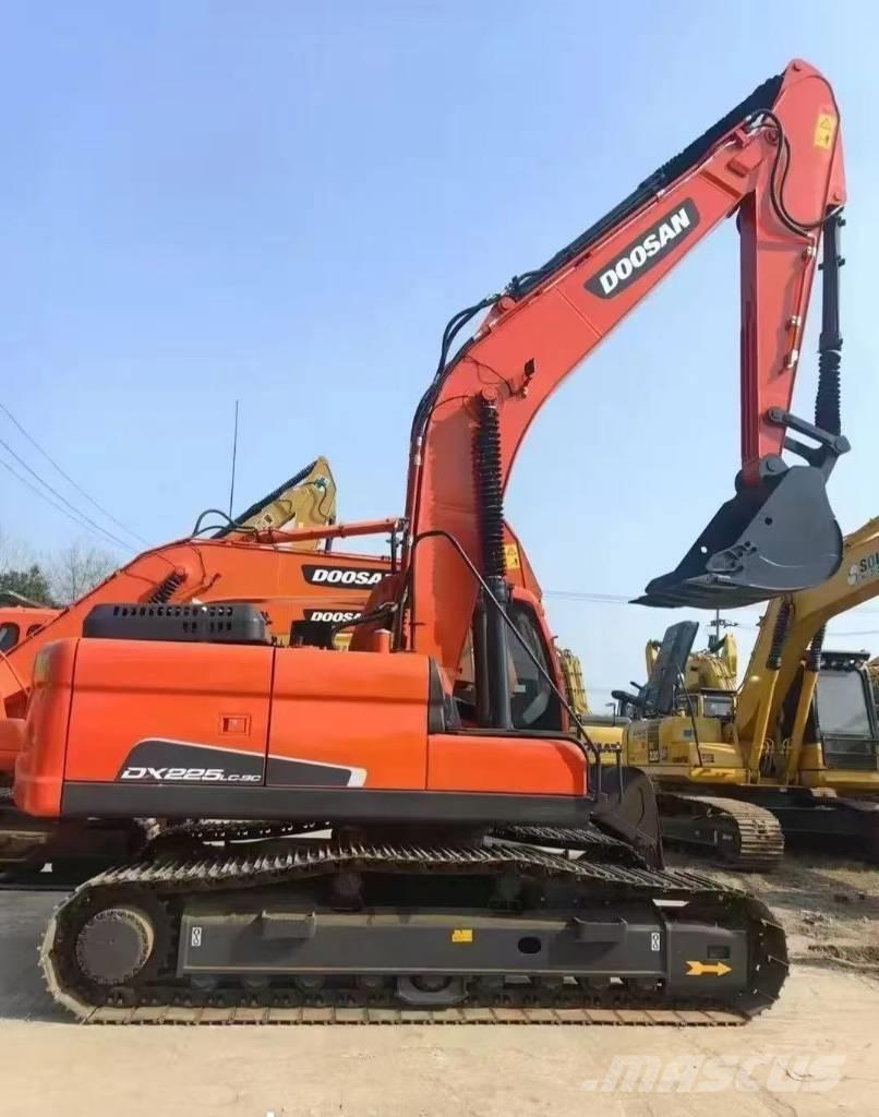 Doosan DX 225 LC Telakaivukoneet